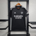 Maillot de gardien Arsenal 2023-2024 Le 12-ème Maillot, maillot de football avec logo et détails en bleu et blanc.
