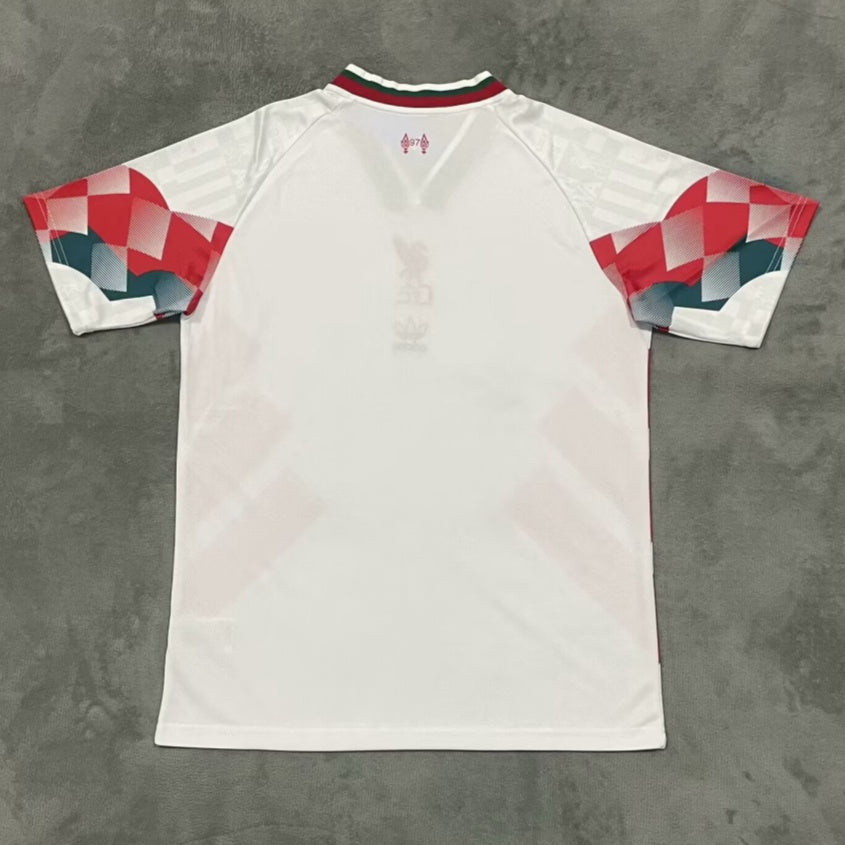 Maillot de football Liverpool 25/26 Le 12 -ème Maillot, maillot officiel avec logo et design coloré.