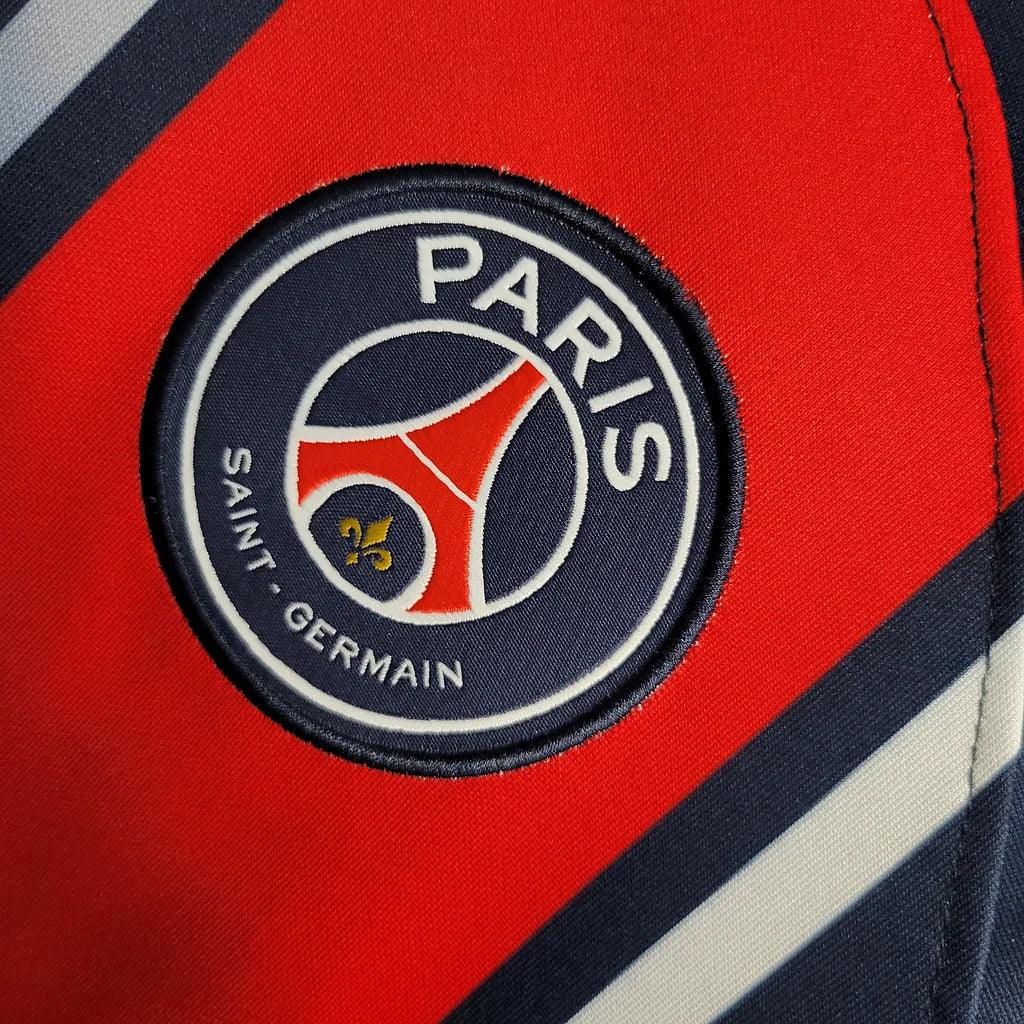 Maillot domicile Paris Saint Germain saison 2023-2024 de la marque Le 12 -ème Maillot, vue de face, détails du design rouge et bleu