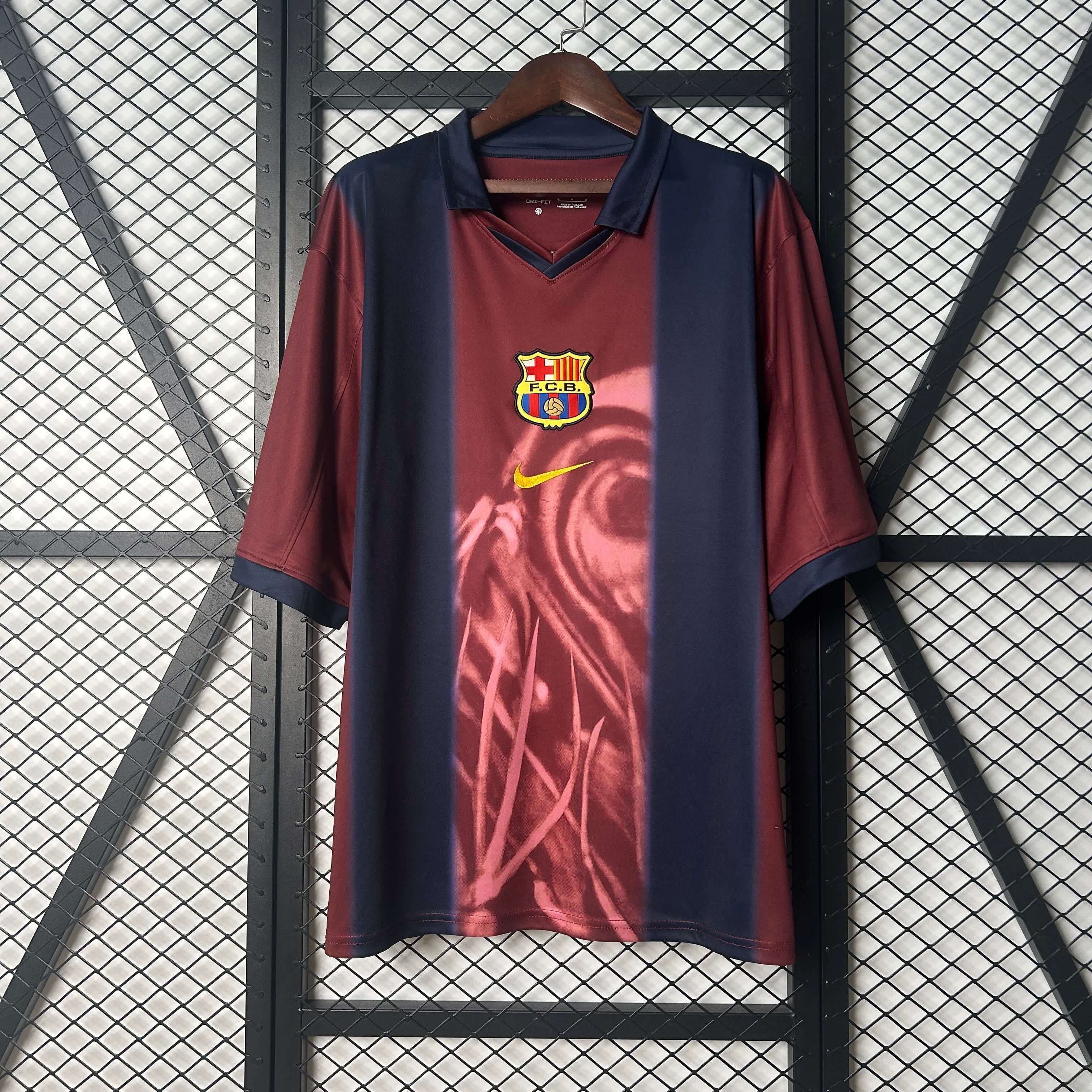 Maillot 25/26 Barcelone Black Special Retro de Le 12 -ème Maillot, maillot de football noir avec design rétro.
