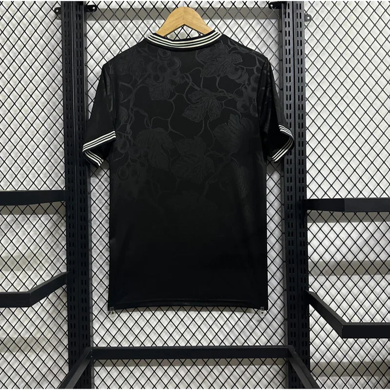 Maillot Juventus 2025-26 de la marque Le 12 -ème Maillot, vue de face avec logo et design officiel de l'équipe.