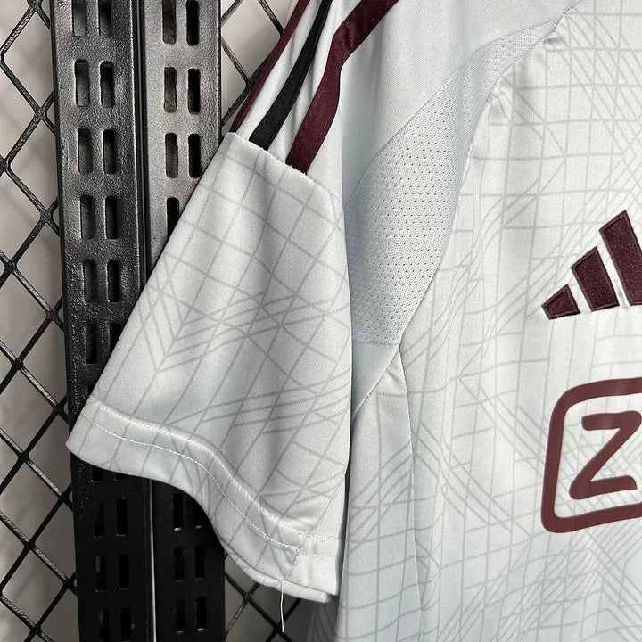 Maillot third du FC Ajax Amsterdam 2024-2025, maillot de football Le 12 -ème Maillot, vue de face avec logo et détails.