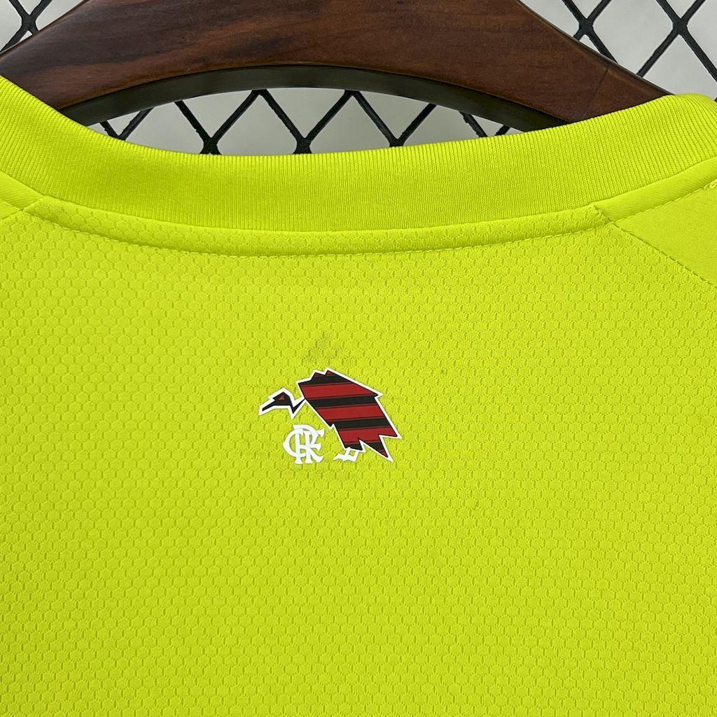 Maillot 25-26 Flamengo de la marque Le 12-ème Maillot, vue de face, en tissu sportif avec logo et détails du club Flamengo.
