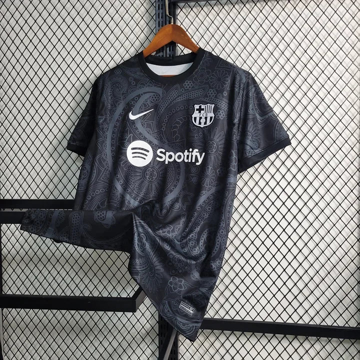 Maillot FC Barcelone saison 2023-2024 édition spéciale de Le 12, maillot de football avec logo et design unique.