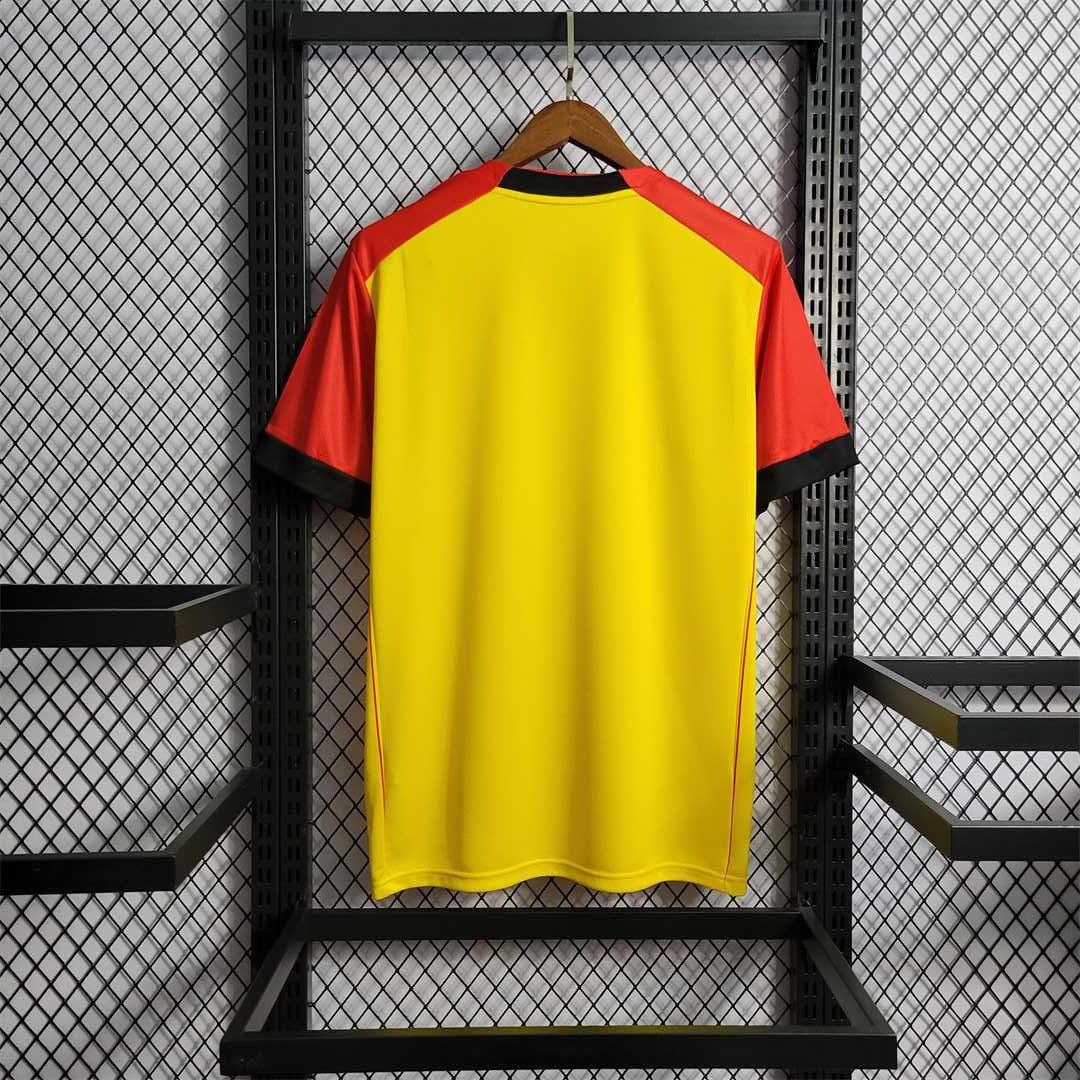 Maillot de football Lens 2022-23 de la marque Le 12-ème, vue en gros plan avec logo et design du maillot.