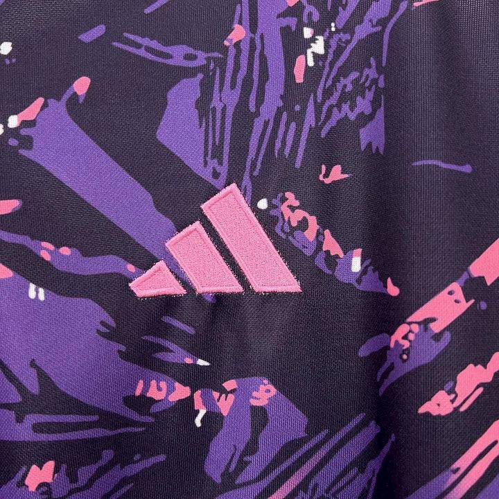 Maillot de football Real Madrid rose 2024-2025, modèle Le 12 -ème Maillot, vue front avec logo et détails du design.