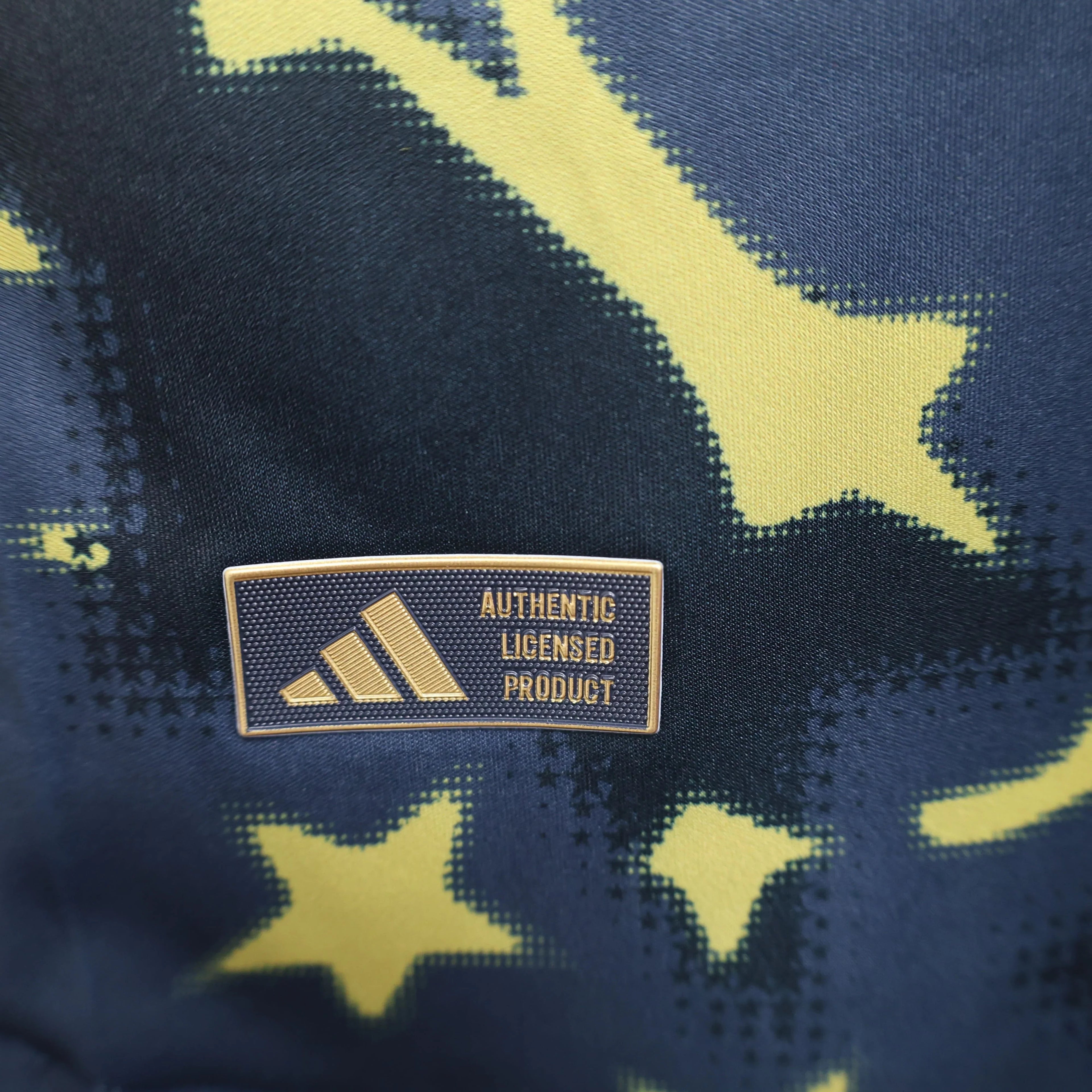 Maillot Boca Juniors 2025-2026 de Le 12, maillot de football bleu et jaune avec logo du club.