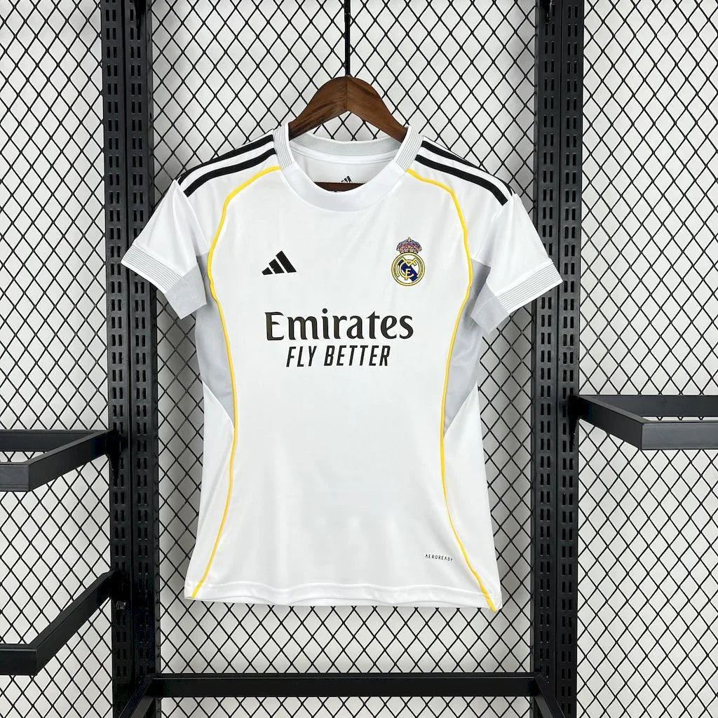 Maillot domicile féminin Real Madrid 2025/26 de la marque Le 12 -ème, avec logo et design officiel visible.