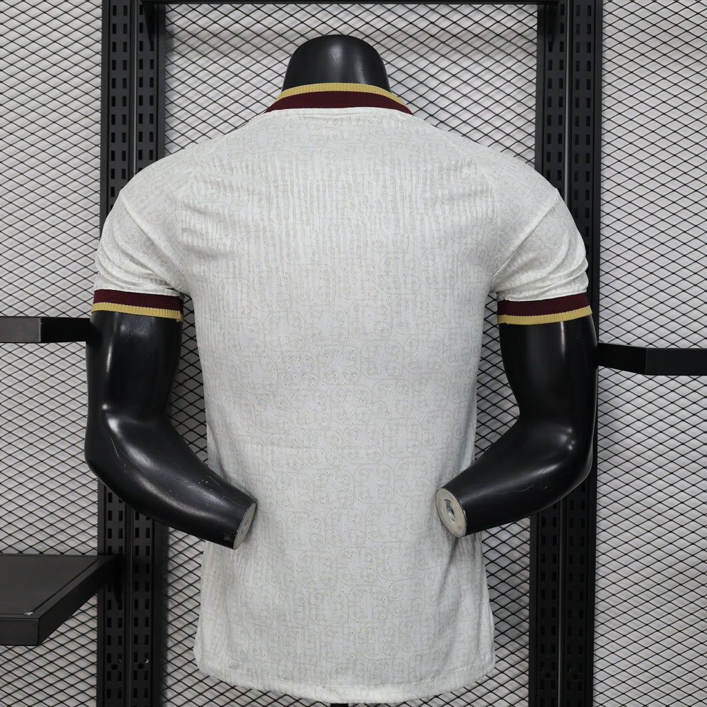 Maillot extérieur de l'Espagne pour la Coupe du Monde 2026, fabriqué par Le 12 -ème Maillot, vue de face.