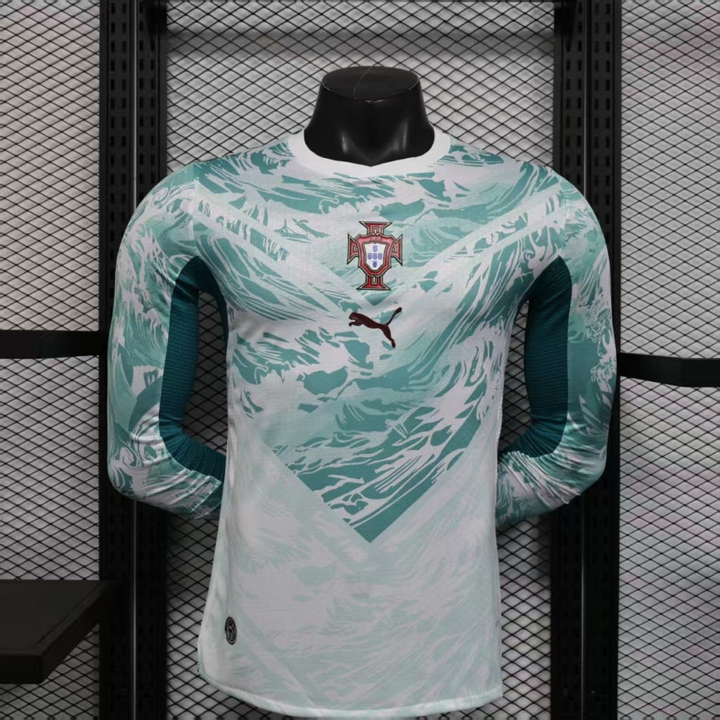 Maillot extérieur Portugal 25/26 à manches longues, modèle Le 12 -ème Maillot, portant le logo et les couleurs du Portugal.
