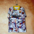 Maillot 25/26 Barcelone POLO Le 12 -ème Maillot, logo du club, tissu en coton, design bleu et rouge, vue de face.