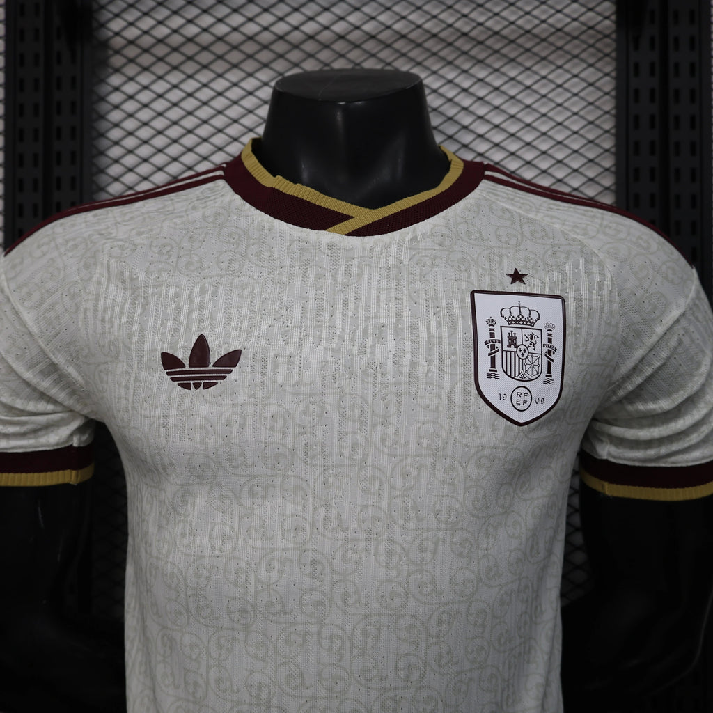 Maillot extérieur de l'Espagne pour la Coupe du Monde 2026, marque Le 12 -ème Maillot, vue de face avec logo et détails colorés