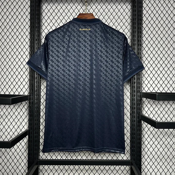 Maillot Juventus foot third 2024 2025 Le 12 -ème Maillot, maillot de football avec le logo de la Juventus, vue de face.