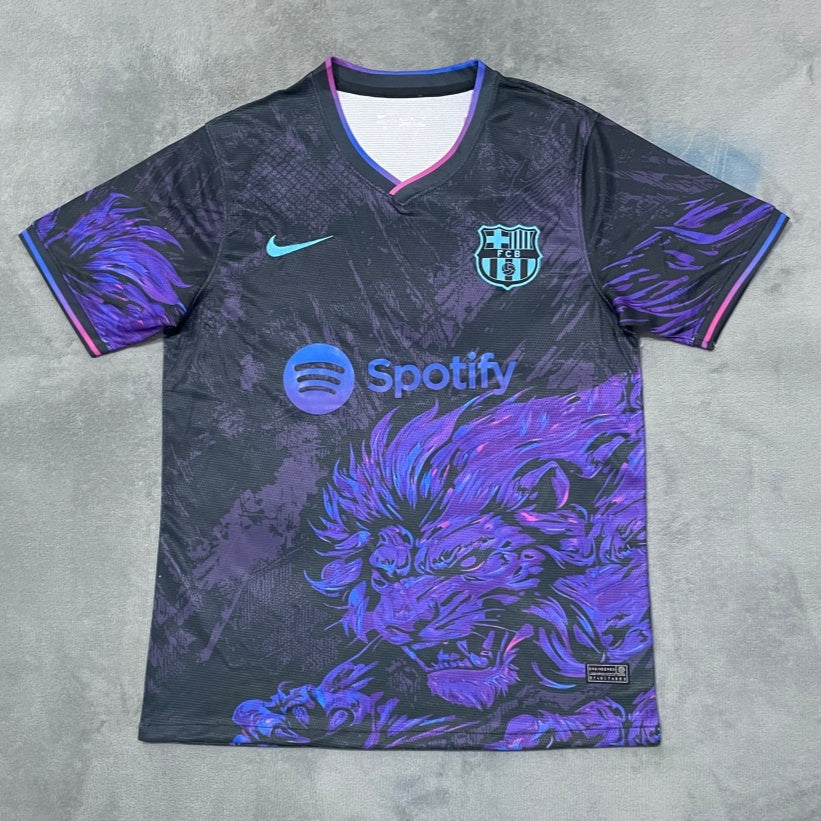 Maillot de football Barcelone 24/25 Le 12 -ème Maillot, maillot spécial pour la saison, vue détaillée du design et des couleurs.