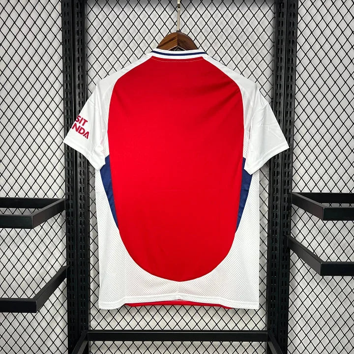 Maillot domicile Arsenal 2024/25 Le 12 -ème Maillot, maillot de football rouge avec logo et détails bleus.