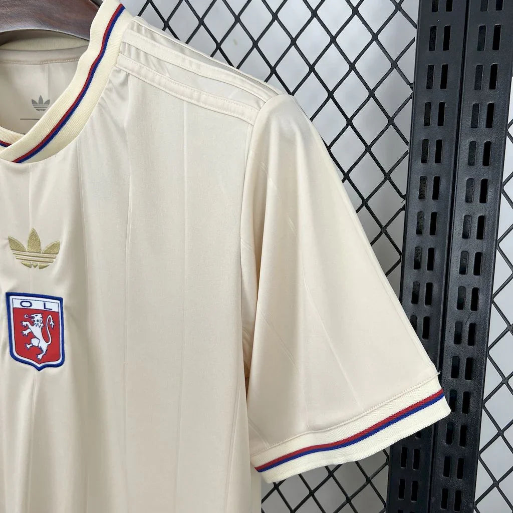 Maillot Lyon concept 2025-26 de Le 12 -ème Maillot, maillot de football avec logo et design moderne, vue frontale sur fond blanc