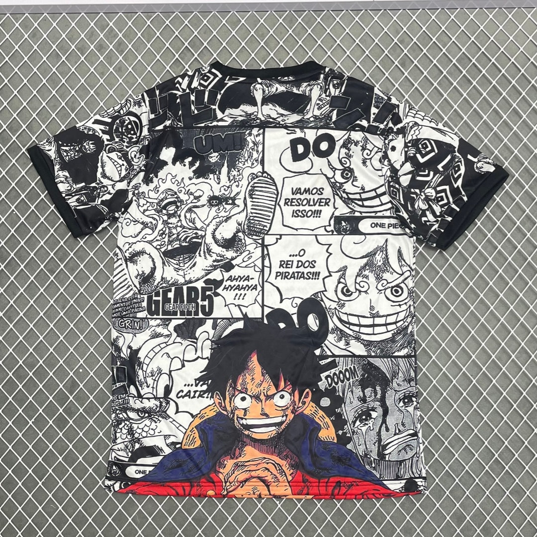 Maillot 25/26 Japan anime spécial, porté par un modèle, avec design coloré et logo de la marque Le 12 -ème Maillot.