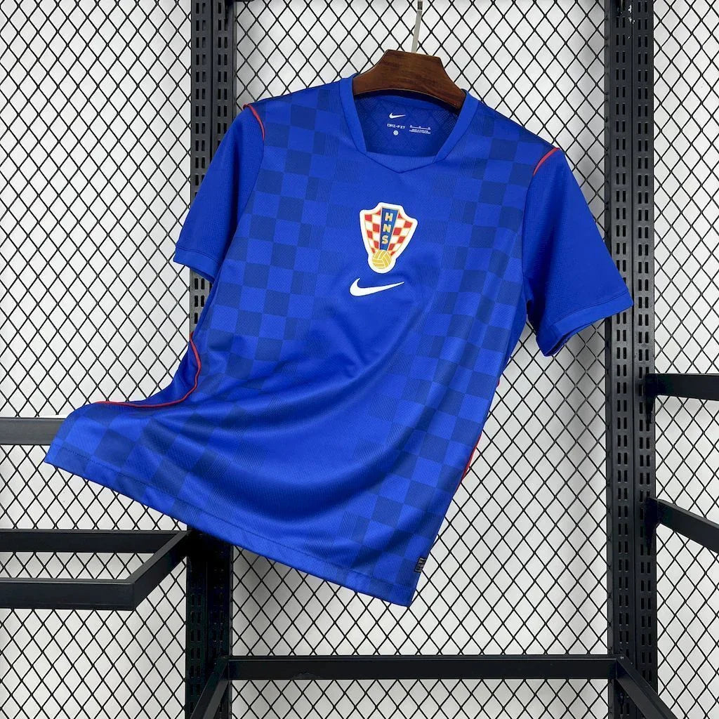 Maillot extérieur de la Croatie pour la Coupe du Monde 2026, marque Le 12 -ème Maillot, vue de face avec logo et détails colorés
