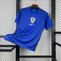 Maillot extérieur de la Croatie pour la Coupe du Monde 2026, marque Le 12 -ème Maillot, vue de face avec logo et détails colorés