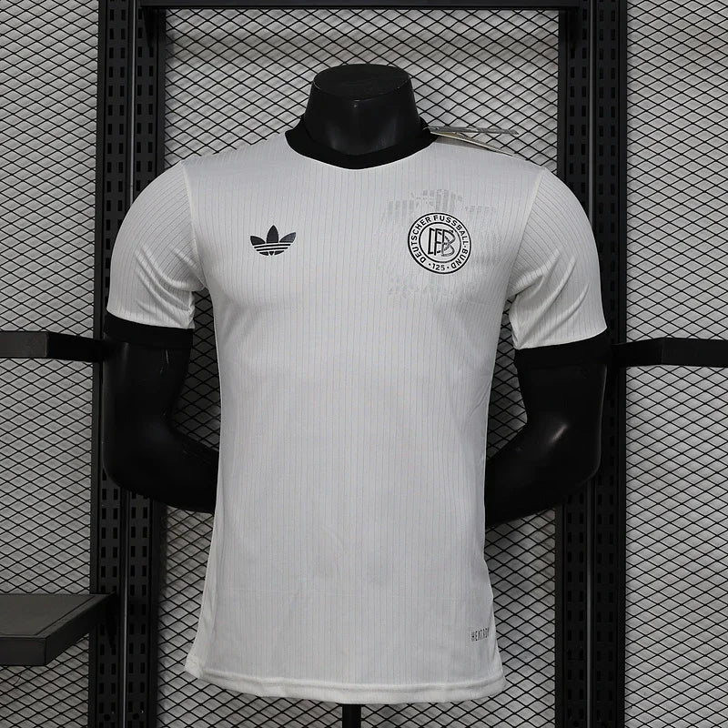 Maillot de football Allemagne 2025-26, marque Le 12 -ème Maillot, vue frontale avec design officiel et logos.
