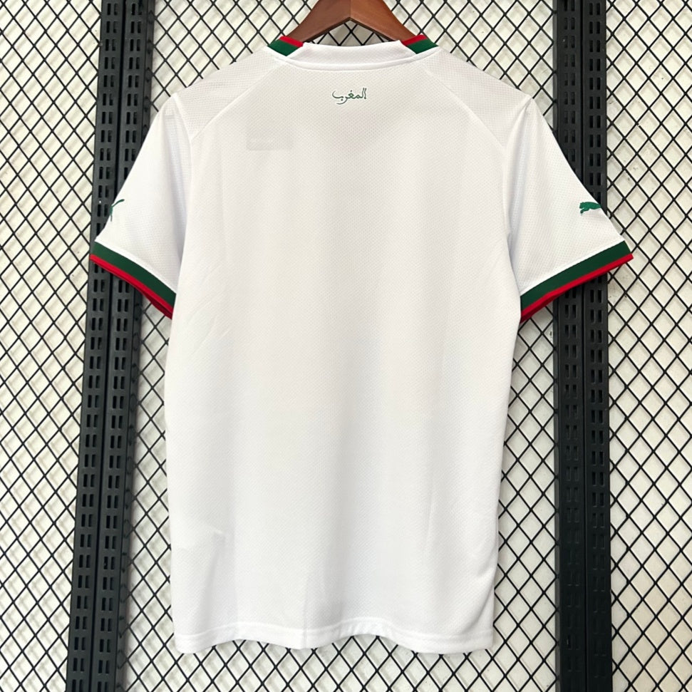 Maillot extérieur 2022 du Maroc de la marque Le 12, avec design en vert et rouge, vue de face.
