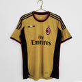 Maillot rétro third de 2013-2014 de l'AC Milan, de marque Le 12 -ème Maillot, vue de face, détails du design et logo.