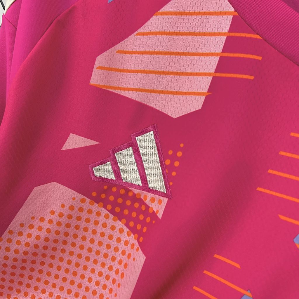 Maillot de football Flamengo 25-26 ans, marque Le 12 -ème Maillot, rouge avec logo du club, vue frontale.