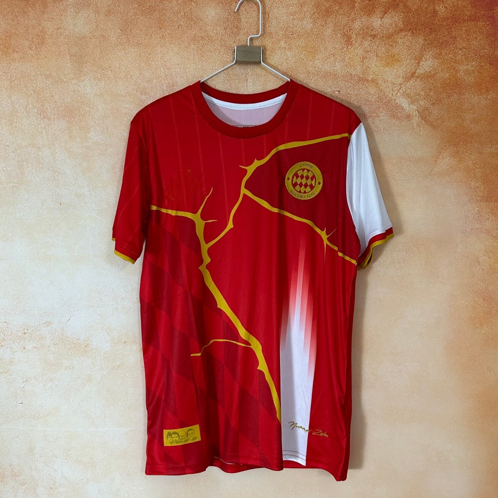 Maillot de football Bayern Munich 25/26 en rouge, marque Le 12 -ème Maillot, vue de face avec logo et détails du design.