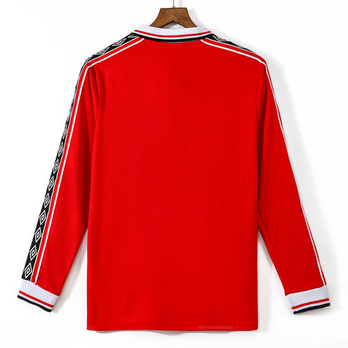 Maillot domicile rétro Manchester United 1998-1999 à manches longues, marque Le 12-ème Maillot, vue de face.