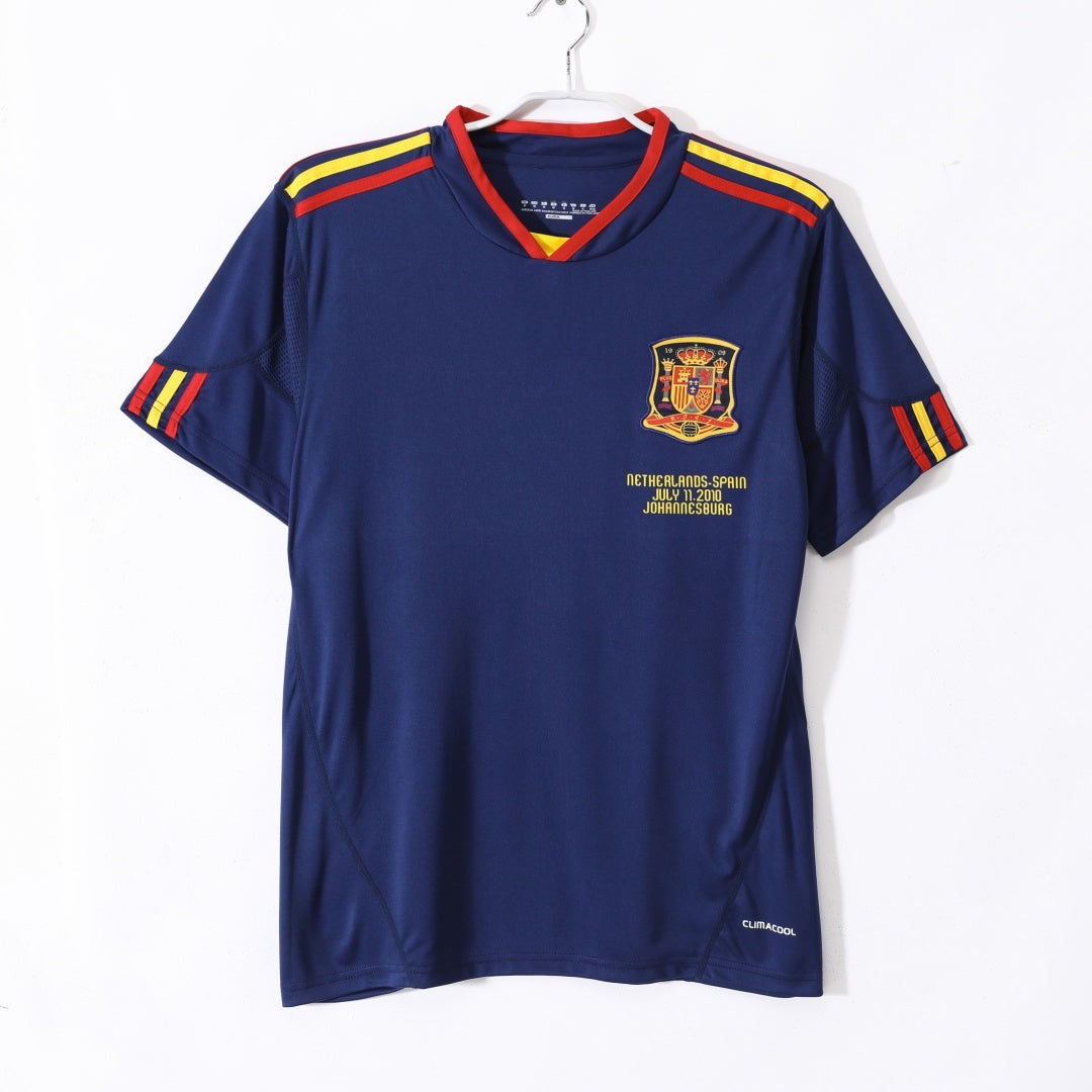 Maillot extérieur de football Espagne 2010 rétro, marque Le 12 -ème Maillot, vue du maillot blanc avec détails rouges et bleus
