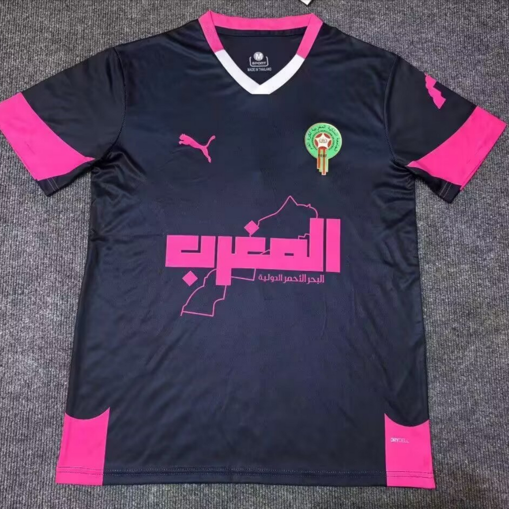 Maillot 25/26 Maroc Le 12 -ème Maillot, noir et blanc, design spécial, tissu sportif, vue de face.