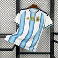 Maillot de football Argentine Coupe du monde 2026 Le 12 -ème Maillot, maillot bleu avec détails argentés, vue de face.