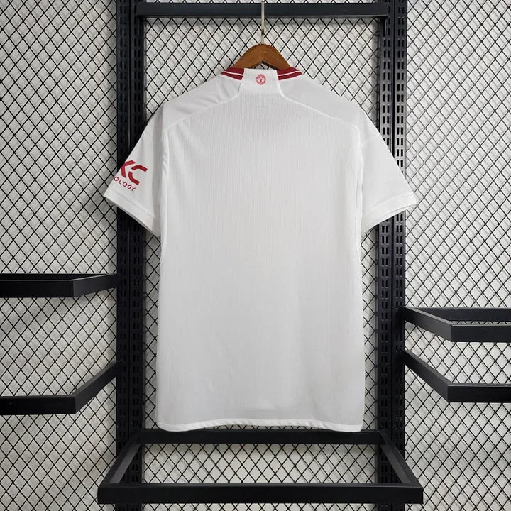 Maillot extérieur Manchester United 2023 2024 Le 12-ème Maillot, maillot de football rouge avec logo et détails sportifs.