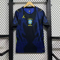 Maillot extérieur Brésil 25/26 de la marque Le 12 -ème Maillot, vue de face avec logo et design coloré.