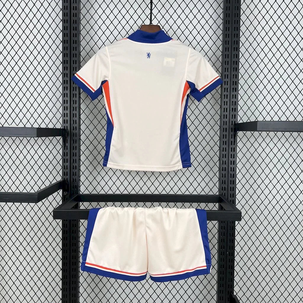 Ensemble pour enfant Chelsea extérieur 2024-25 de Le 12 -ème Maillot, veste et pantalons colorés et confortables.