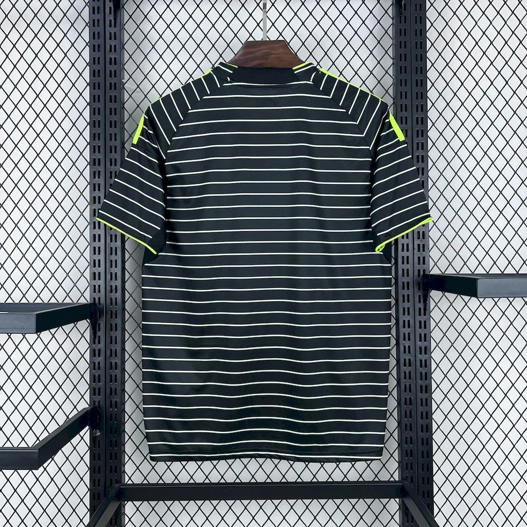 Maillot extérieur Celtic 2025-26 par Le 12 -ème Maillot, maillot de football vert avec logo de Celtic, vue de face.