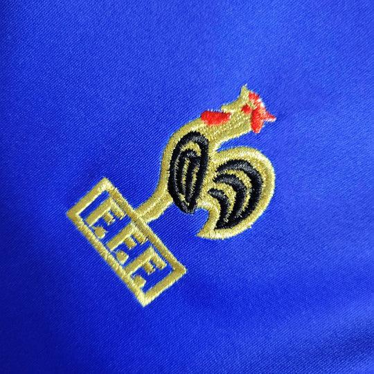 Maillot rétro de l'équipe de France 1994, brand Le 12 -ème Maillot, avec logo et design vintage visible sur le jersey.