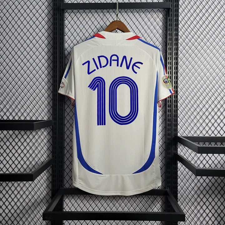 Maillot rétro de l'équipe de France 2006, Le 12 -ème Maillot, vue frontale avec logo et détails du maillot de football.
