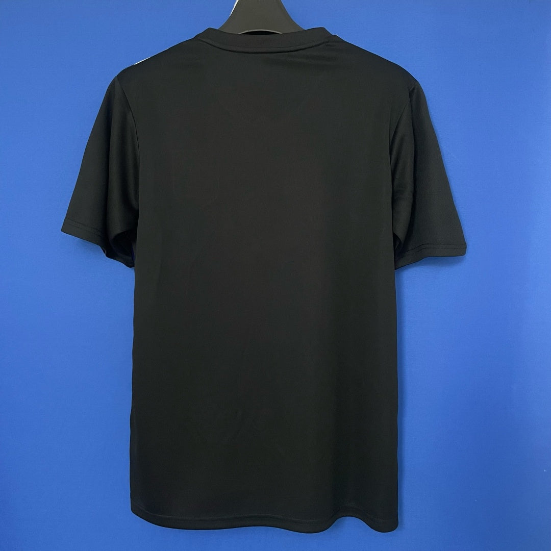 Maillot japonais anime noir pour enfants 25/26 ans, design spécial, par Le 12 -ème Maillot, illustration anime distinctive.