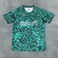 Maillot vert FC 25/26 Le 12 -ème Maillot, maillot de football pour jeunes, détail du design vert et logo de la marque.