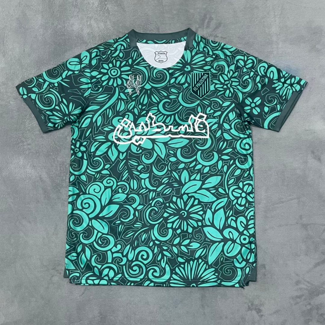 Maillot vert FC 25/26 Le 12 -ème Maillot, maillot de football pour jeunes, détail du design vert et logo de la marque.