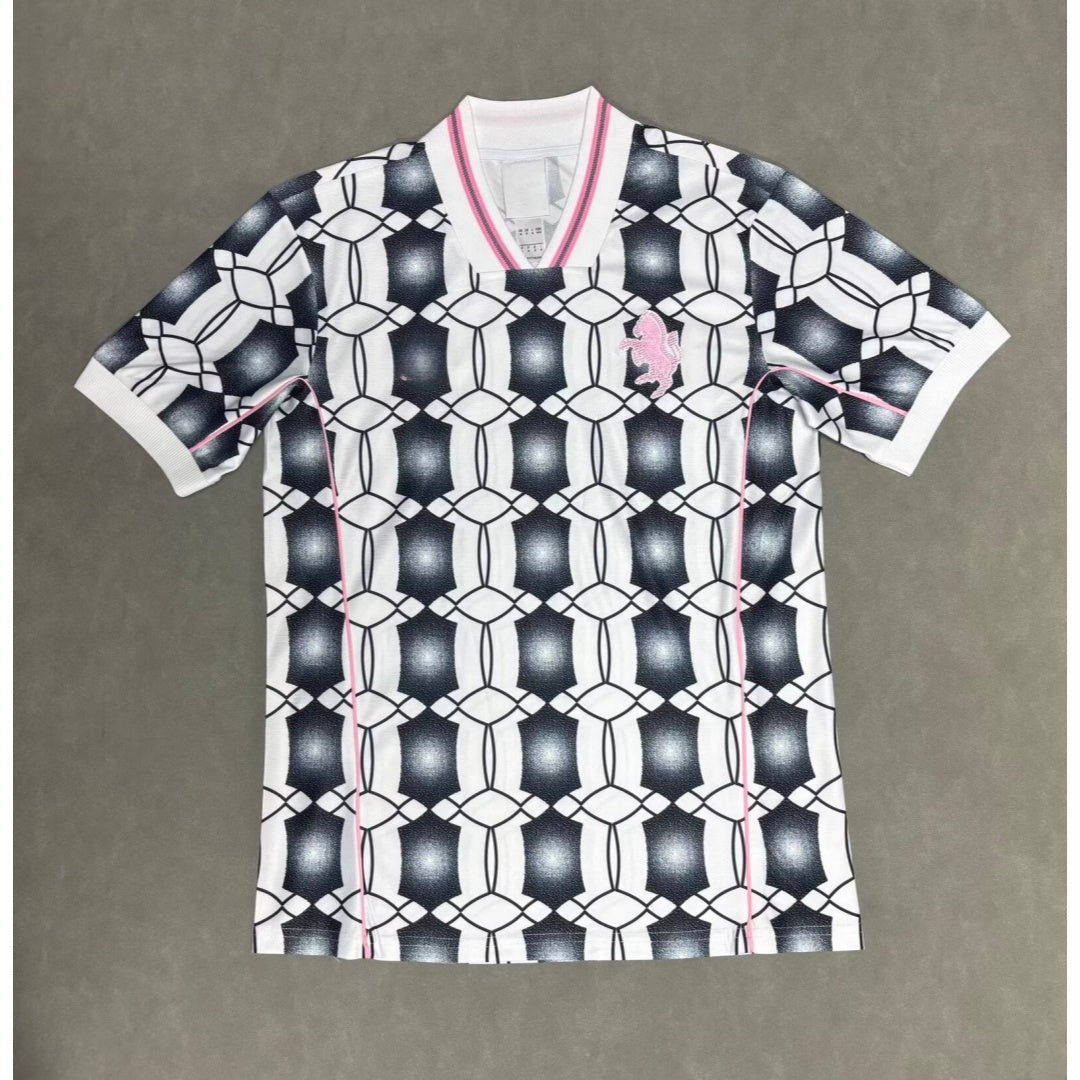 Maillot de football Juventus 25/26 Le 12-ème Maillot, maillot spécial avec logo et design officiel visible sur l'image.