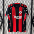 Maillot domicile Eintracht Francfort 25/26 Le 12-ème Maillot, maillot de football avec logo et détails en rouge et noir