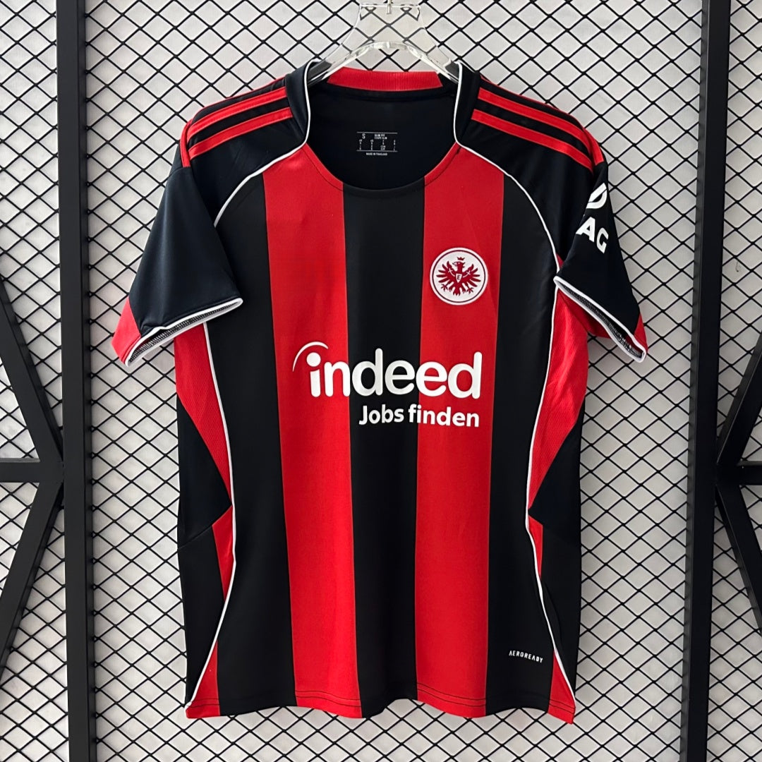 Maillot domicile Eintracht Francfort 25/26 Le 12-ème Maillot, maillot de football avec logo et détails en rouge et noir