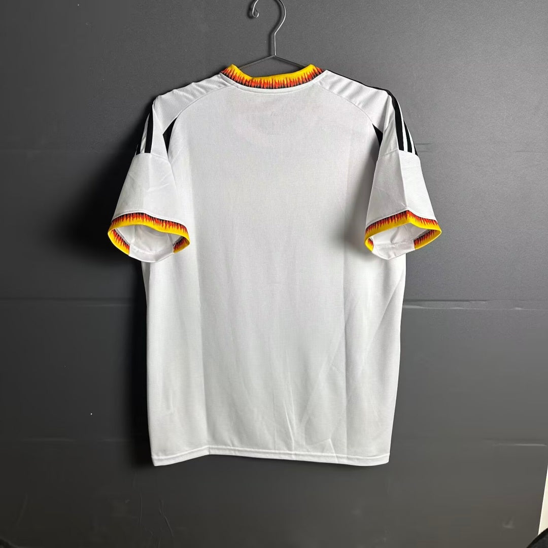 Maillot de football Allemagne 25/26, version d'entraînement, fabriqué par Le 12 -ème Maillot, vue de face.