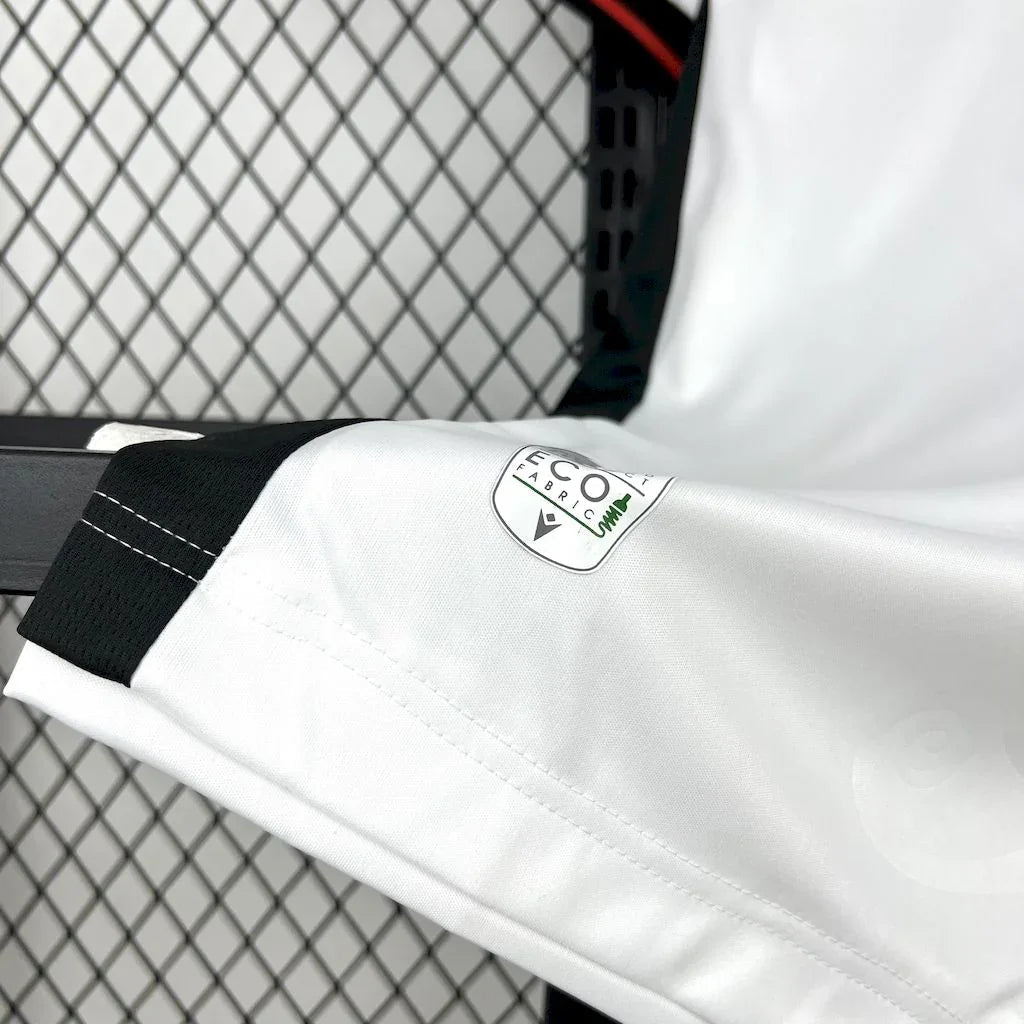 Maillot extérieur de l'équipe d'Albanie 2025, fabriqué par Le 12 -ème Maillot, vue frontale avec logo et design sportif.