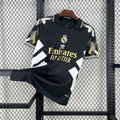 Maillot concept Real Madrid 2025-26, maillot de football signé Le 12 -ème Maillot, vue frontale avec logo et détails du design