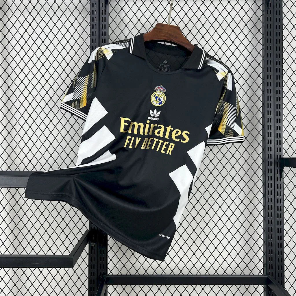 Maillot concept Real Madrid 2025-26, maillot de football signé Le 12 -ème Maillot, vue frontale avec logo et détails du design
