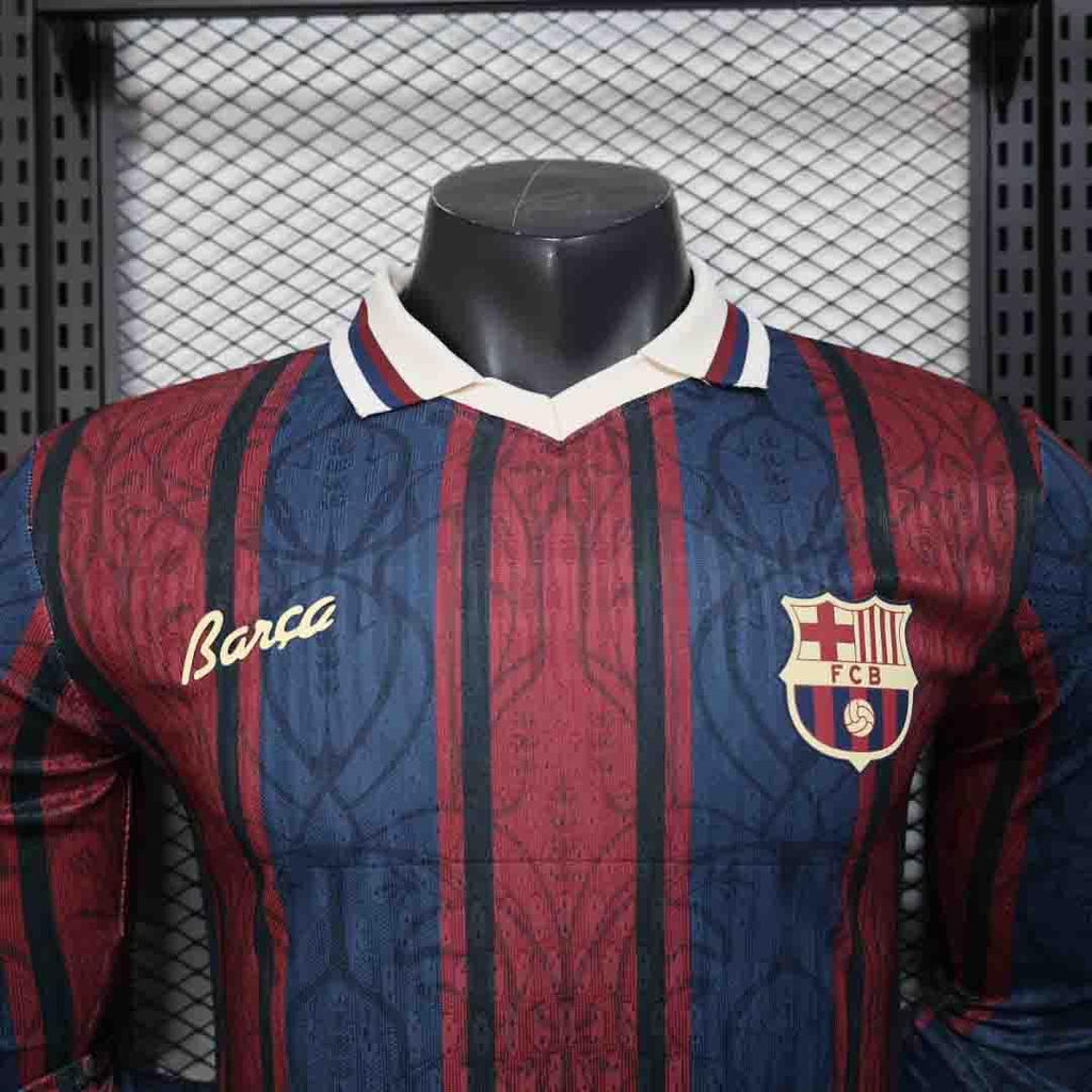 Maillot FC Barcelone manches longues concept 2025-26 de Le 12 -ème Maillot, vue de face avec logo du club et design moderne