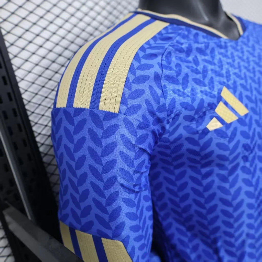 Maillot Italie manches longues Coupe du Monde 2026 Le 12-ème Maillot, vue de face, détails du design et logo national visible.